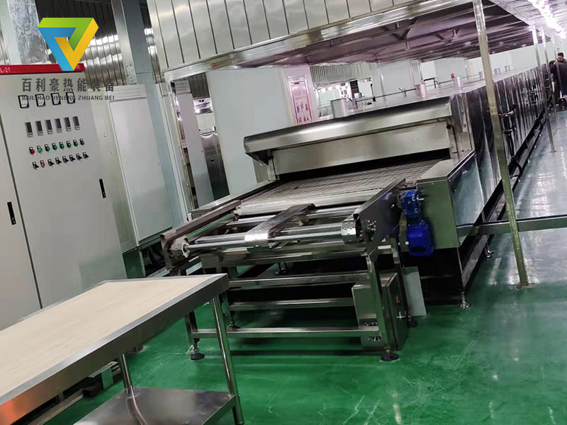 熱烈祝賀我公司新疆客戶定制的馕餅隧道爐已到達現(xiàn)場安裝！